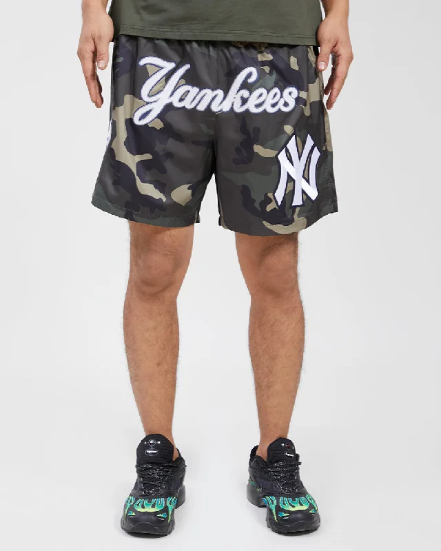 MLB NEW YORK YANKEES AOP CLOUDS MEN'S WOVEN SHORT (CAMO)