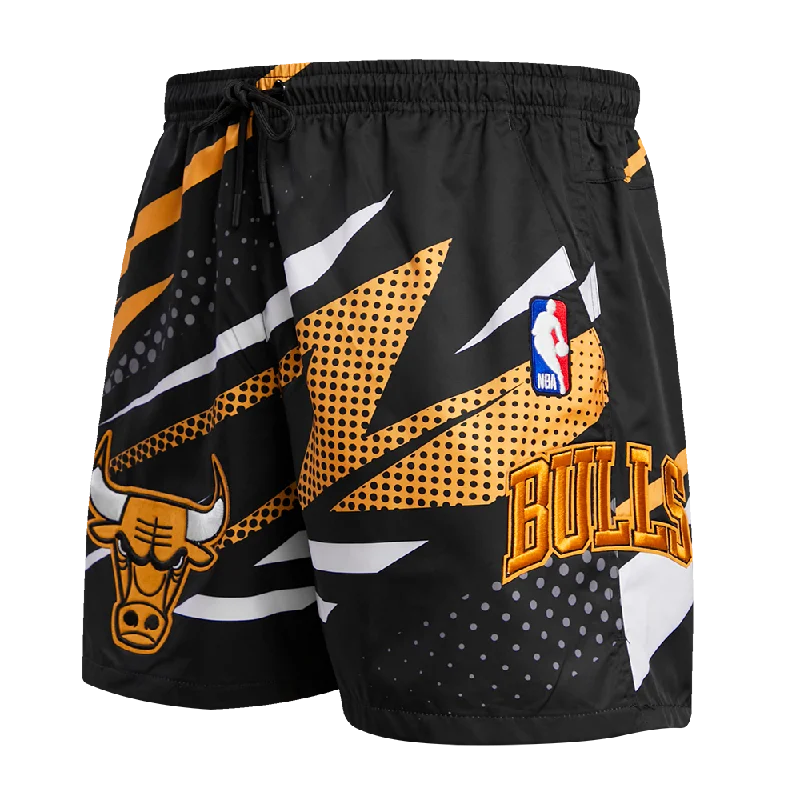 NBA CHICAGO BULLS TAXI BYE AOP WOVEN SHORT (BLACK/YELLOW)