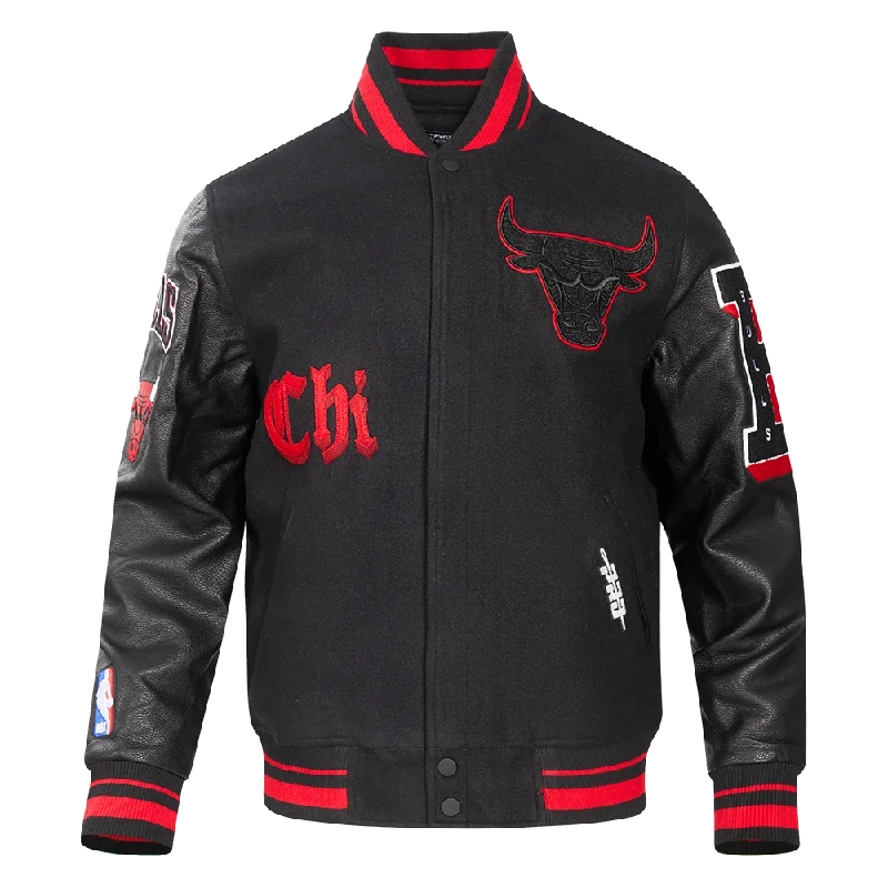 NBA CHICAGO BULLS OLD ENGLISH MEN'S RIB WOOL VARSITY JACKET (BLACK/RED/BLACK)