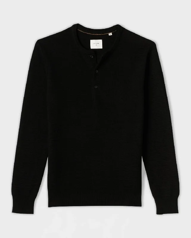 Men's Textured Sweater Henley In Black